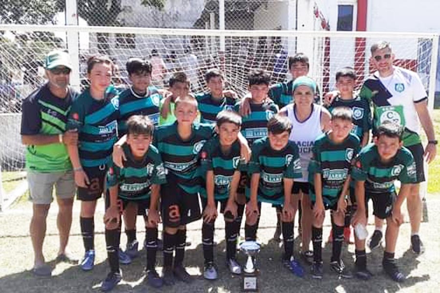 Tres categorías del fútbol infantil de Ferro y una gran experiencia en un torneo en Colón