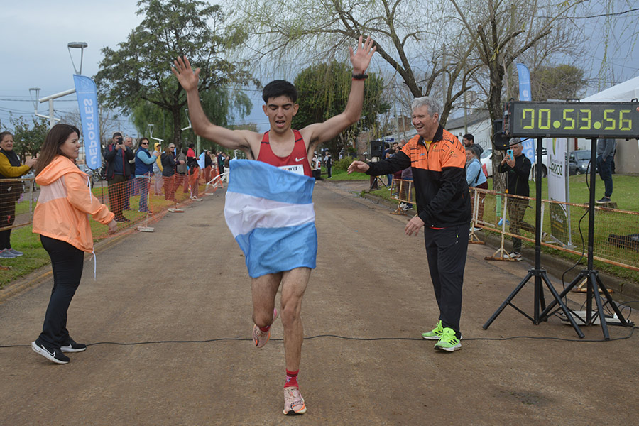 Éxito en la XXVI Maratón del departamento San Salvador: Triunfo de Corujo, tricampeonato de Simeone y estreno de la modalidad 8k
